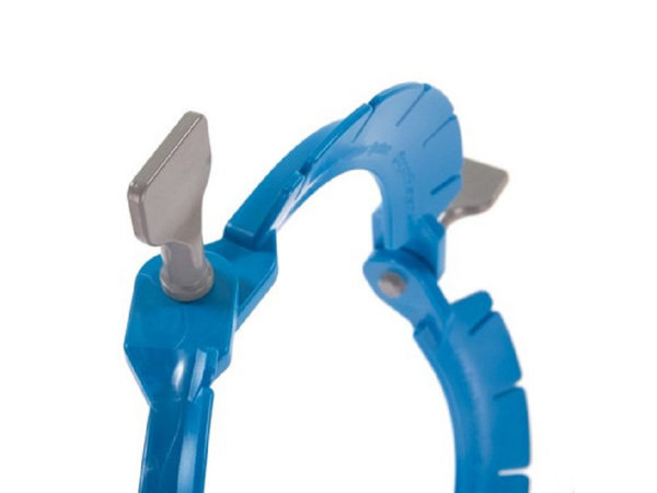 Lone Star Retractor Close Up